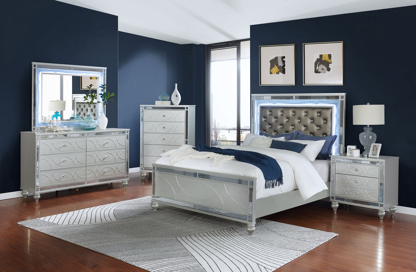 Gunnison 5-piece California King Bedroom Set Silver Metallic