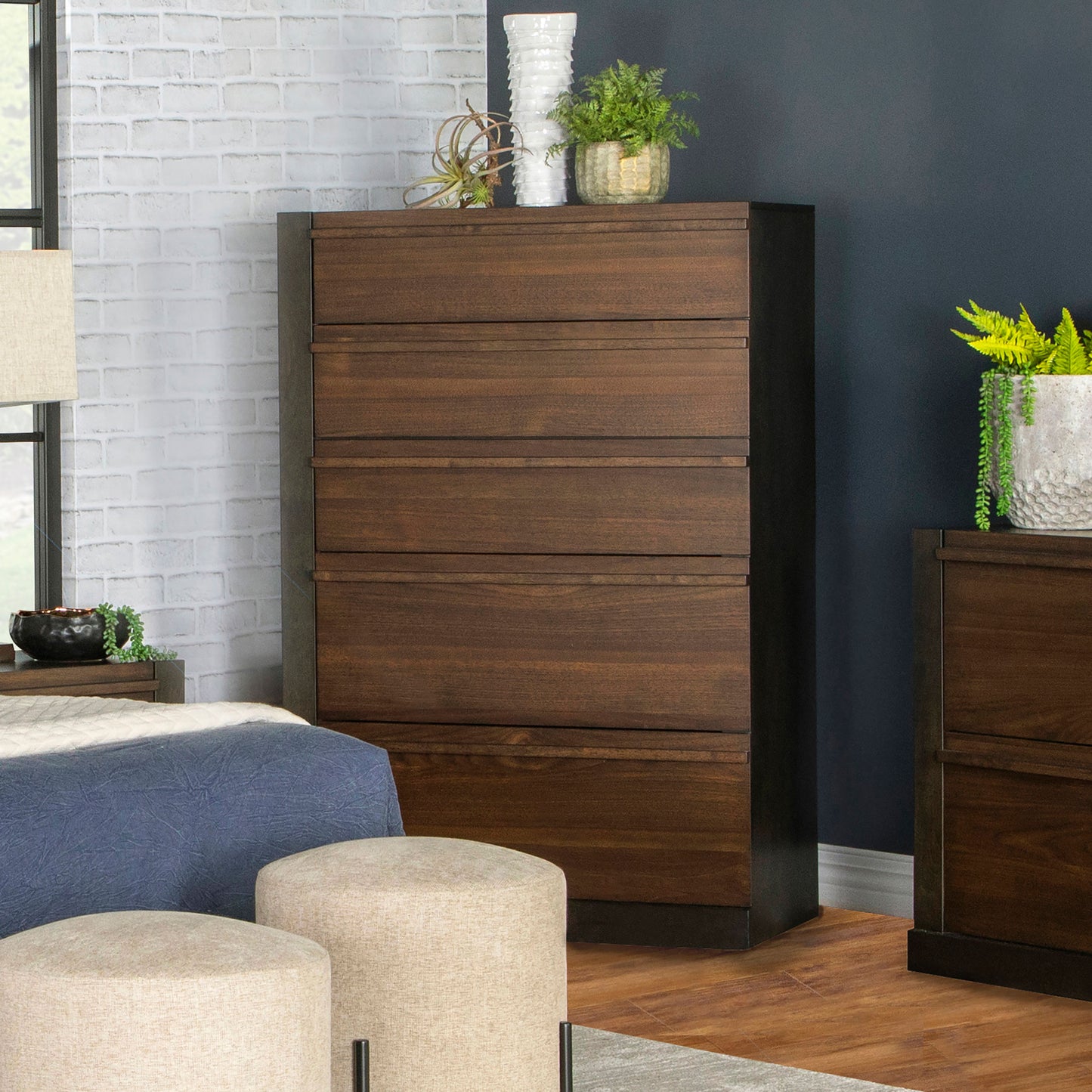 Azalia 5-drawer Bedroom Chest Walnut