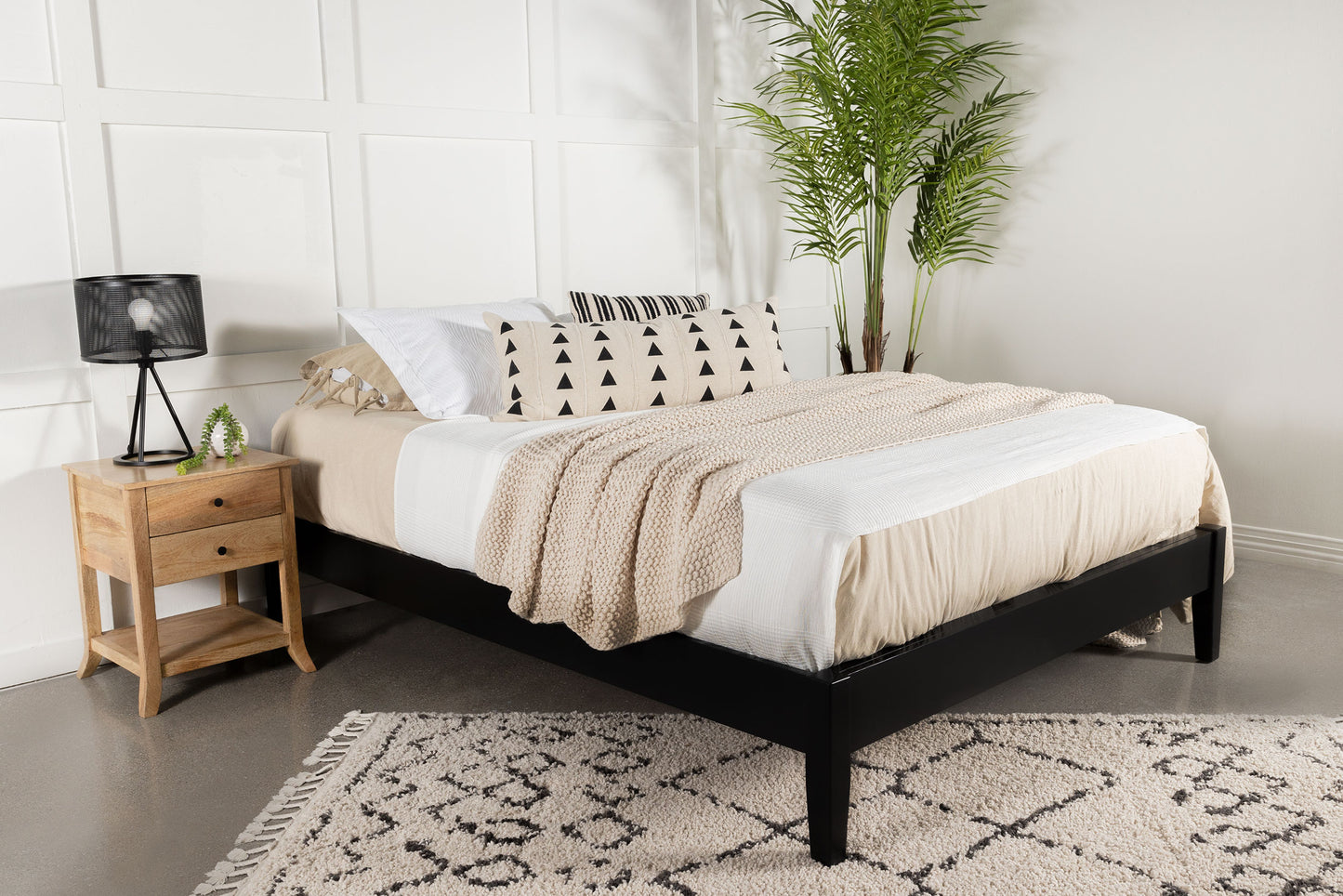 Hounslow Eastern King Universal Platform Bed Black